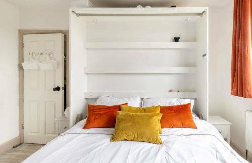 Merton Maison | Bright & Stylish 4-Bed Home in the Heart of Morden