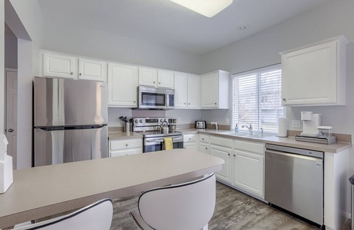 McArdle Maison | Bright, stylish, clean and close to every convenience!
