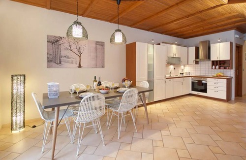 Lixouri Appartement | Bright suite