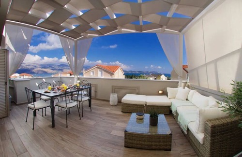 Lixouri Appartement | Bright suite