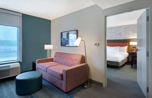 University Hôtel | Bright Suite Perfect for Families Near Eastland Lake