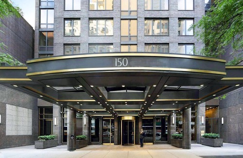 Sutton Place Appartement | Bright Sutton Place 2BR w/ Pool, Gym, near Central Park, by Blueground