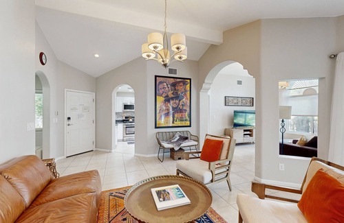 Las Ventanas Maison | Belle maison Tucson, acceptant les chiens avec bain à remous partagé, piscine chauffée et Wi-Fi gratuit