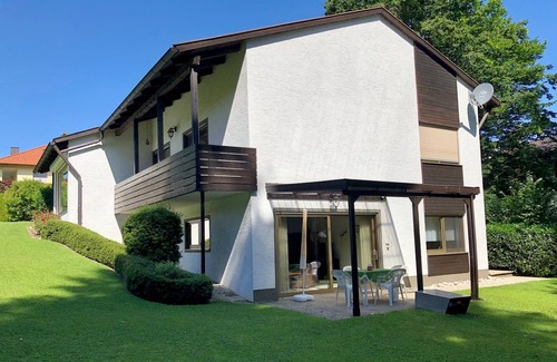 Saaldorf-Surheim Appartement | Bright vacation apartment - 3 persons, 80sqm, 2 bedrooms, covered terrace