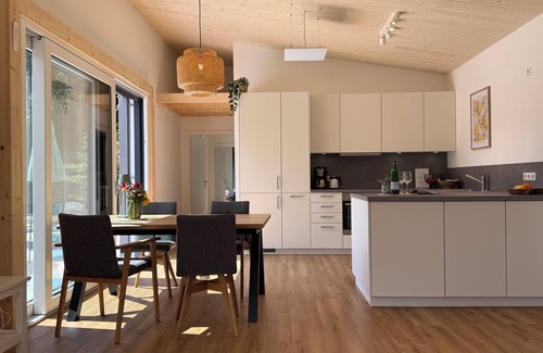 Offingen Maison | Bright vacation home with 2 terraces