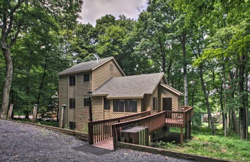 Chestnut Springs Maison | Bright Wintergreen Resort Home Deck and Grill!