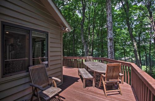 Chestnut Springs Maison | Bright Wintergreen Resort Home Deck and Grill!