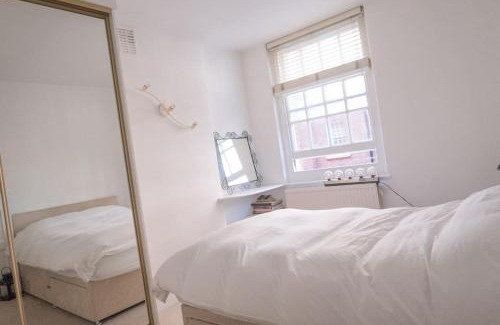 Vincent Square Appartement | Bright wood-floor apartment near Parliament