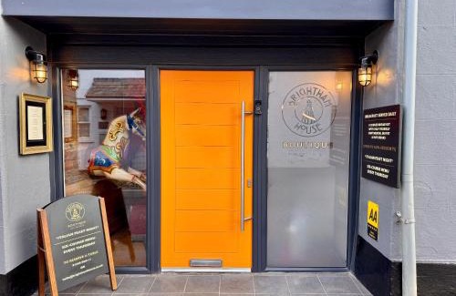 Malborough Lit Et Petit-Déjeuner | Brightham House - Exclusively for Adults