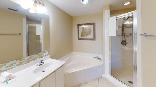 Panama City Beach Maison | Brightly Furnished Beachfront Condo by Brightwild- 7th Floor Gulf View!
