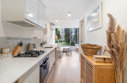 Brighton Appartement | Brighton 1-Bed Apartment with Balcony & Parking