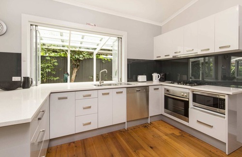 Brighton Maison | BRIGHTON HAVEN a self-contained modern bungalow
