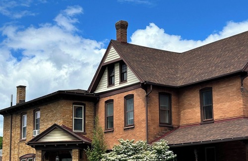 Williamsport Appartement | “Brik House”Near UPMC, Penn College, Lyco College and Little League World Series