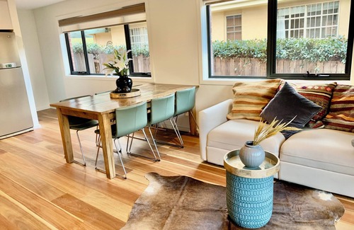 Yarralumla Maison | Brilliant 3 bedroom home garden views garage parking walking distance to lake