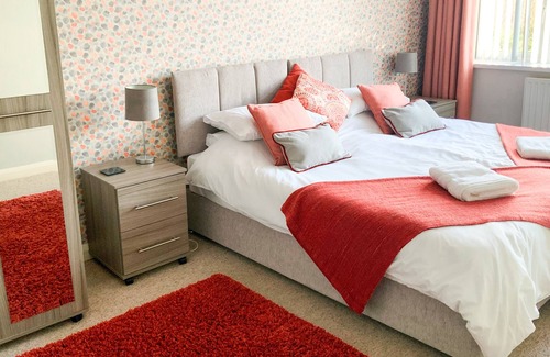 Lancing Maison | Eastgate House - Beautiful and spacious 3 bed house, and only 5 mins walk to the beach . Contract...