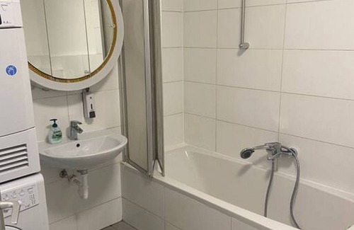 Stuwerviertel Appartement | Brilliant Souterrain Apt. - Prater Amuesement Park