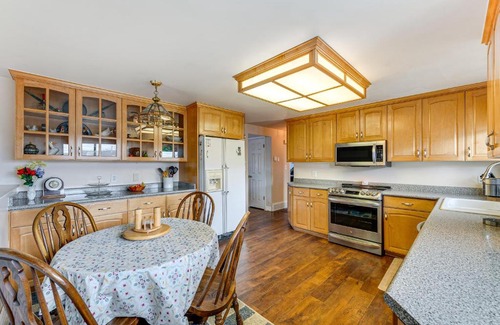 West Valley City Maison | Bring a Pet West Valley City House with Grill