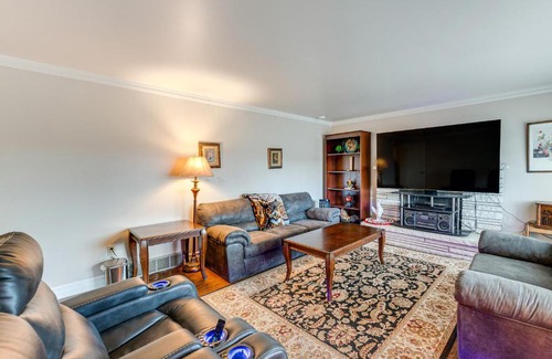 West Valley City Maison | Bring a Pet West Valley City House with Grill