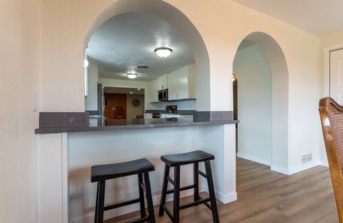 Dyersville Maison | Bring the whole family to this great home with an acre of room for fun.