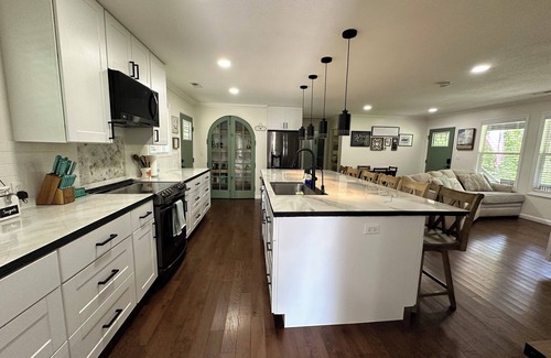 Tazewell Maison | Bring the whole family! Pets welcome! 20 minutes to LMU.