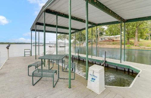Grove Maison | Bring Your Boat! Lakefront Home with Dock in Grove