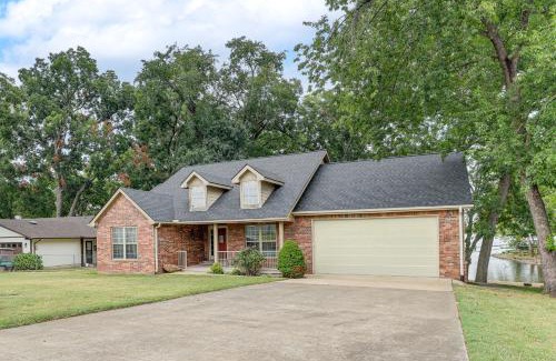 Grove Maison | Bring Your Boat! Lakefront Home with Dock in Grove