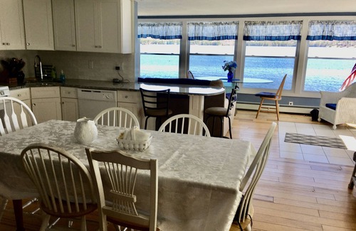 Laconia Maison | BRING YOUR BOATS WATERFRONT FAMILY COMPOUND SLEEPING 6-12