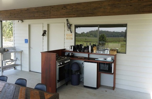 Kurwongbah Lit Et Petit-Déjeuner | Brisbane North B&B and Winery