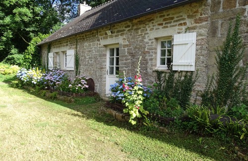 Scaer Maison | Maison Bretagne en Finistère avec cheminée, Animaux de compagnie acceptés!