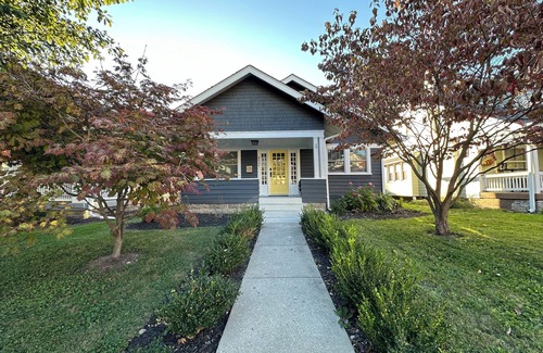 Meridian-Kessler Maison | Broad Ripple Urban Flower Farm Bungalow - Cozy 2BR Near Downtown Indianapolis