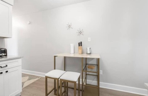 East Memphis Maison | Broadview | Modern Comfort for Work & Play