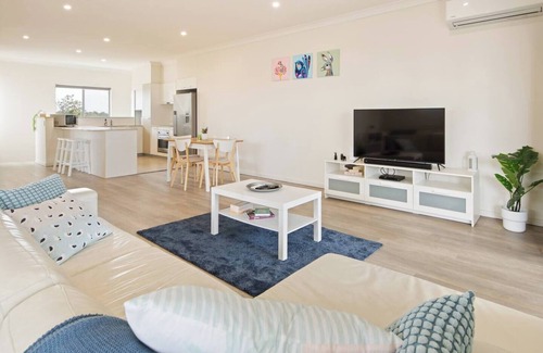 Runaway Bay Appartement | Broadwater Days Breezy Resort Living by the Bay