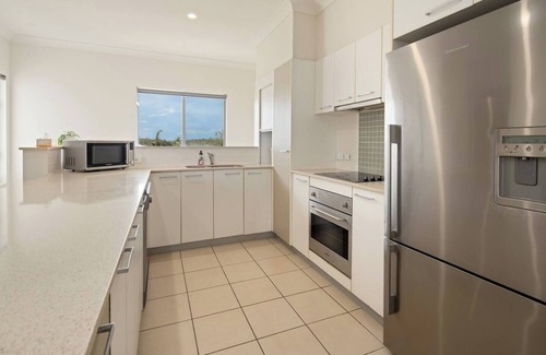 Runaway Bay Appartement | Broadwater Days Breezy Resort Living by the Bay