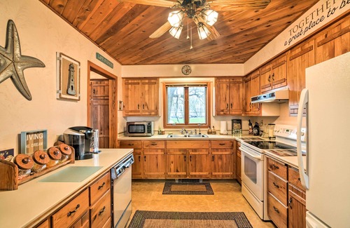 Brocton Maison | Accueil Waterfront sur le lac Érié w / Backyard & Fire Pit