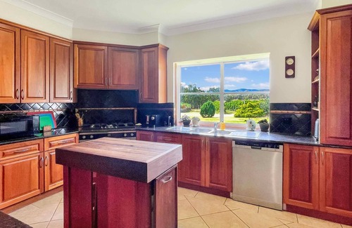 Broke Maison | The Residence at Tinonee Vineyard Estate - Luxury grand 6 bedroom homestead on historic vineyard estate