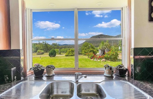 Broke Maison | The Residence at Tinonee Vineyard Estate - Luxury grand 6 bedroom homestead on historic vineyard estate