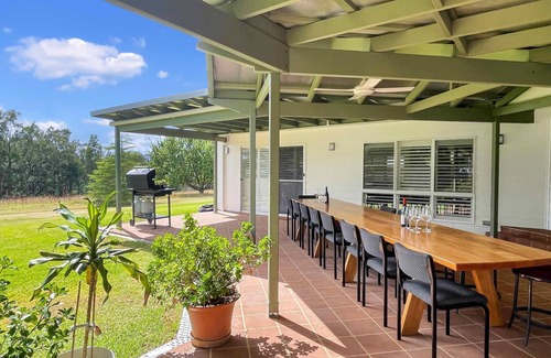 Broke Maison | The Residence at Tinonee Vineyard Estate - Luxury grand 6 bedroom homestead on historic vineyard estate