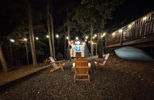Broken Bow Maison | Broken Bow Cabin with Hot Tub and Game Room!