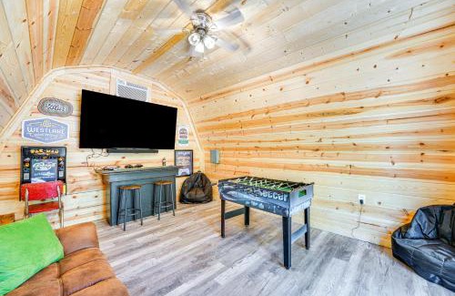 Broken Bow Maison | Broken Bow Cabin with Hot Tub and Game Room!