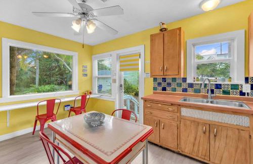 Tarpon River Maison | Bromeliad Bungalow - Downtown Cottage