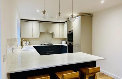 Bacton Maison | Bromholme Cottage Bacton - Sleeps 10, hot tub, close to beach