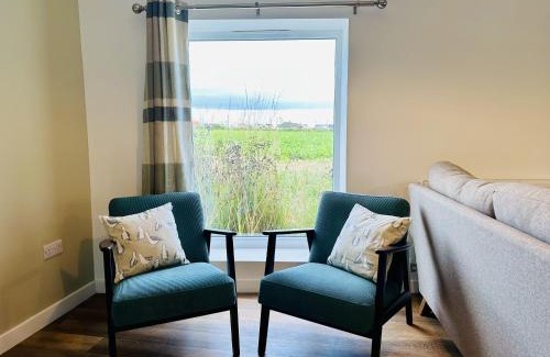 Bacton Maison | Bromholme Cottage Bacton - Sleeps 10, hot tub, close to beach