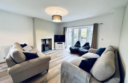 Bacton Maison | Bromholme Cottage Bacton - Sleeps 10, hot tub, close to beach
