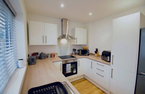 Bromsgrove Maison | Bromsgrove. Newly Refurbed Property With Outhouse. 4 bed 2.5 Bathroom Games Room