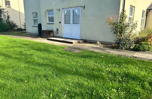 Bromyard Appartement | Bromyard-apartment-2br-parking-5mintocitycenter