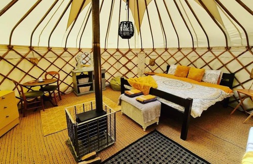 Llandovery Autre | Bronfelen Yurt