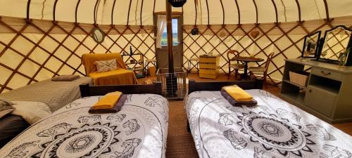 Llandovery Autre | Bronfelen Yurt