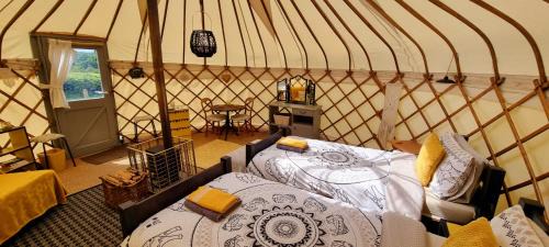 Llandovery Autre | Bronfelen Yurt