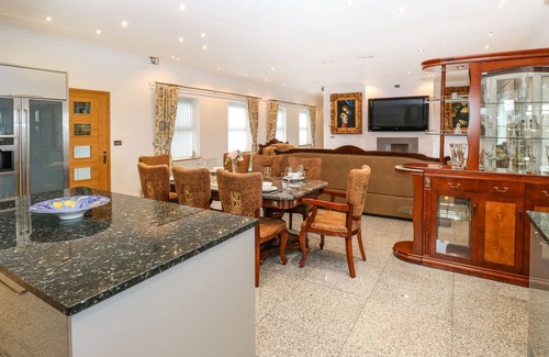 Oakworth Cottage | BRONTE VIEW HIDEAWAY, character holiday cottage in Oakworth
