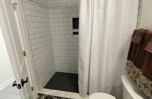 Bronzeville Appartement | Bronzeville Garden Unit with beautiful side yard